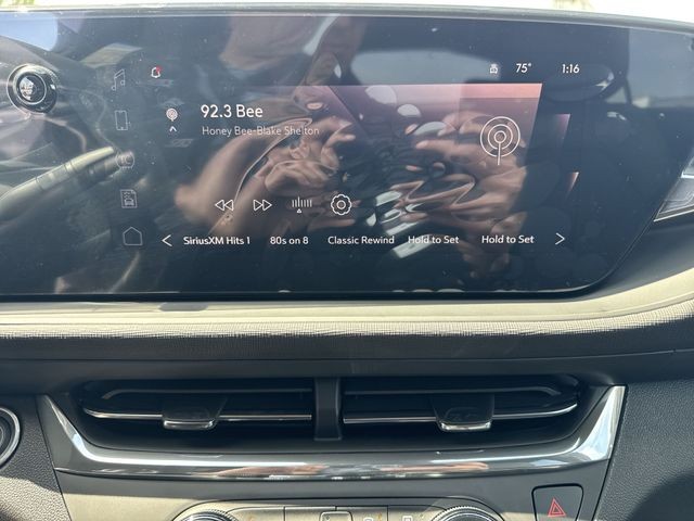 Buick Envista Vehicle Full-screen Gallery Image 16