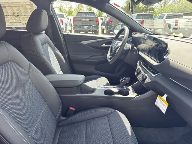 Buick Envista Vehicle Full-screen Gallery Image 23