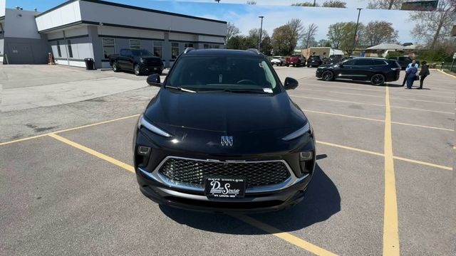 Buick Encore GX Vehicle Full-screen Gallery Image 03