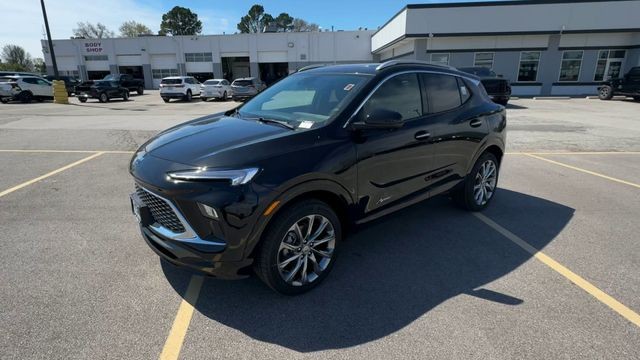 Buick Encore GX Vehicle Full-screen Gallery Image 04