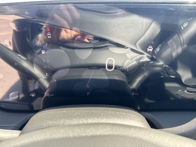 Buick Encore GX Vehicle Full-screen Gallery Image 15