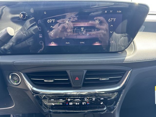 Buick Encore GX Vehicle Full-screen Gallery Image 18