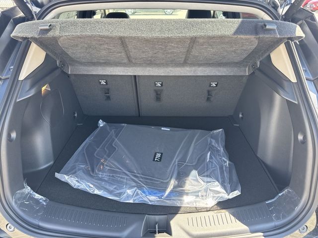 Buick Encore GX Vehicle Full-screen Gallery Image 23