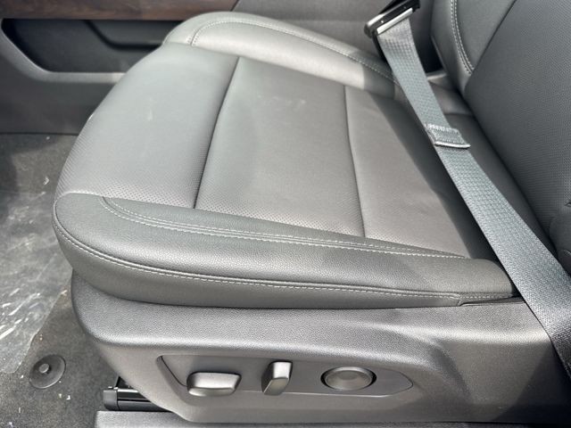 GMC Sierra 1500 Vehicle Full-screen Gallery Image 12