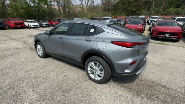 Buick Envista Vehicle Full-screen Gallery Image 06