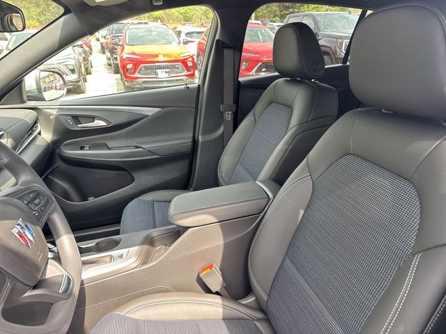 Buick Envista Vehicle Full-screen Gallery Image 11