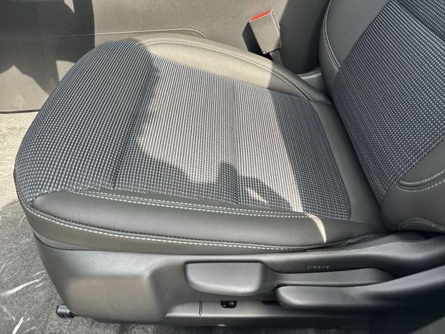 Buick Envista Vehicle Full-screen Gallery Image 12