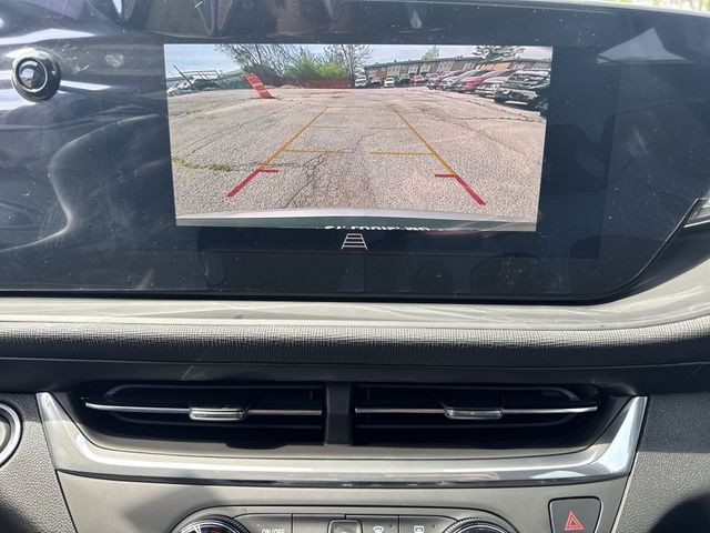 Buick Envista Vehicle Full-screen Gallery Image 17