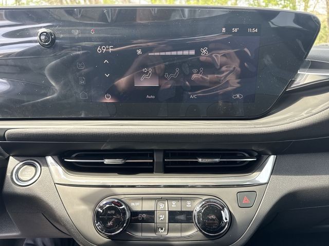 Buick Envista Vehicle Full-screen Gallery Image 18