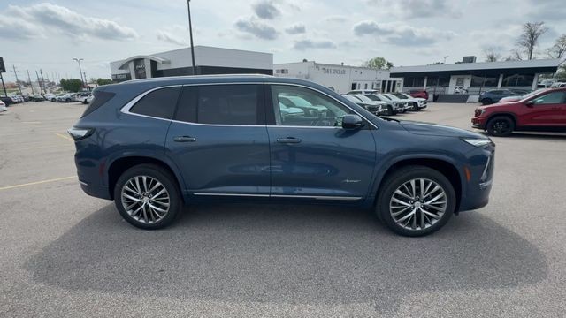 Buick Enclave Vehicle Full-screen Gallery Image 09