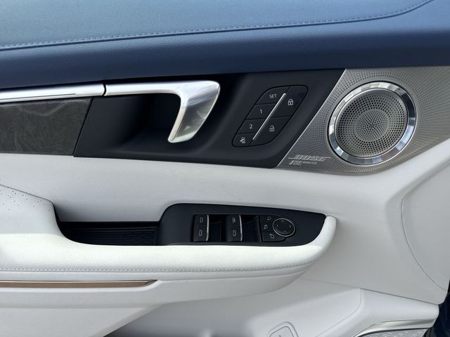 Buick Enclave Vehicle Full-screen Gallery Image 13