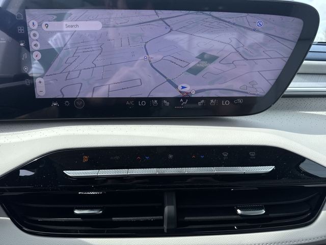 Buick Enclave Vehicle Full-screen Gallery Image 18