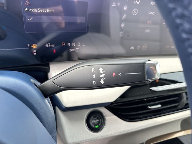 Buick Enclave Vehicle Full-screen Gallery Image 20