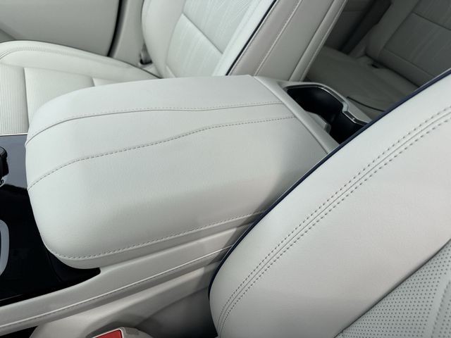 Buick Enclave Vehicle Full-screen Gallery Image 21