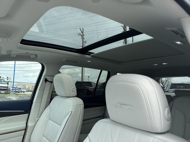 Buick Enclave Vehicle Full-screen Gallery Image 22