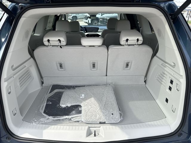 Buick Enclave Vehicle Full-screen Gallery Image 25