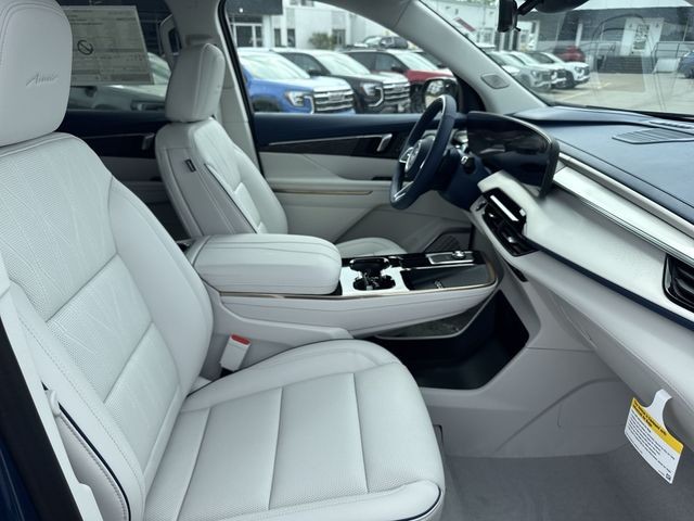 Buick Enclave Vehicle Full-screen Gallery Image 26