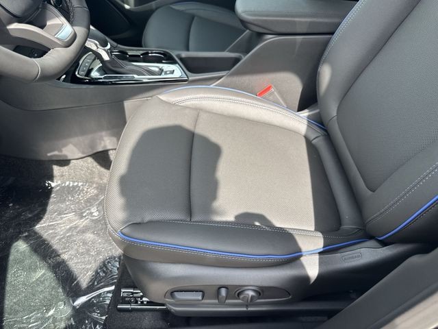 Buick Encore GX Vehicle Full-screen Gallery Image 12