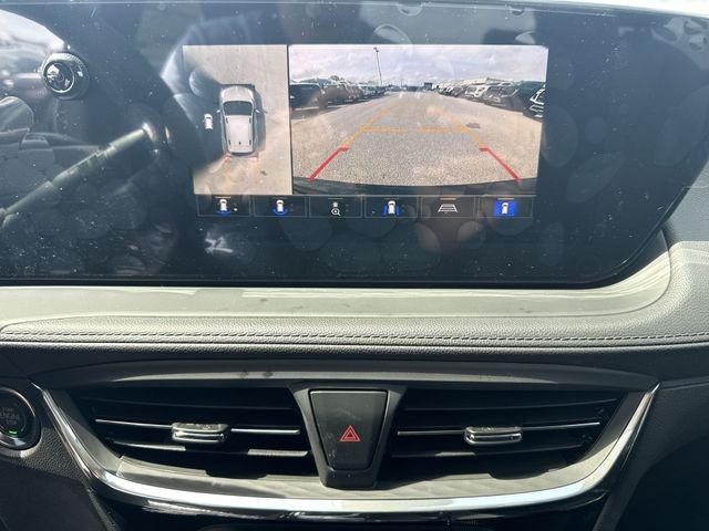 Buick Encore GX Vehicle Full-screen Gallery Image 17