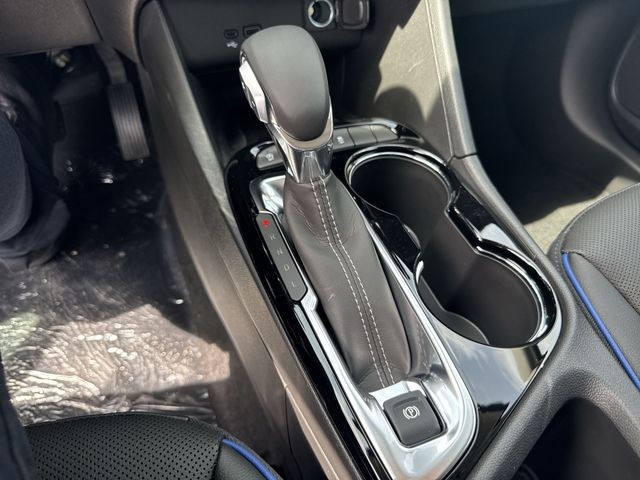 Buick Encore GX Vehicle Full-screen Gallery Image 18