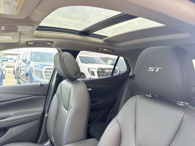 Buick Encore GX Vehicle Full-screen Gallery Image 20