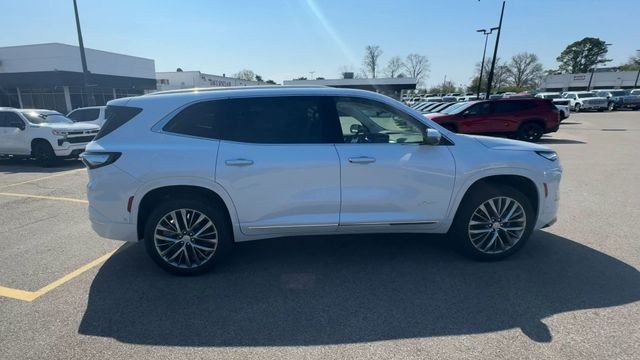 Buick Enclave Vehicle Full-screen Gallery Image 09