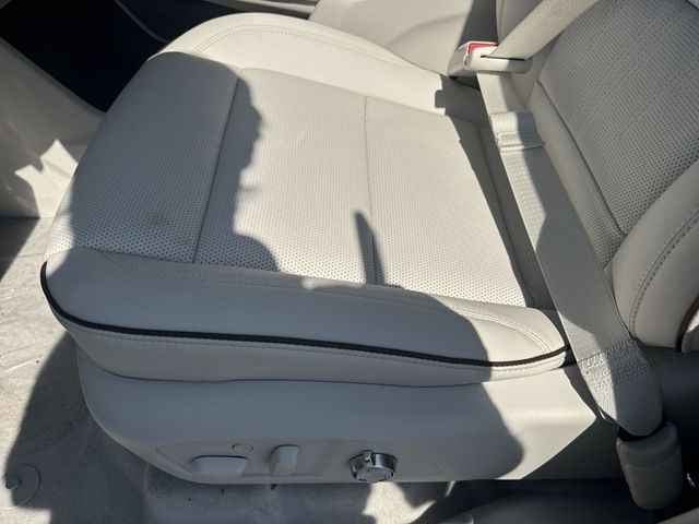 Buick Enclave Vehicle Full-screen Gallery Image 12