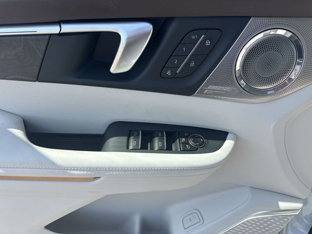 Buick Enclave Vehicle Full-screen Gallery Image 13