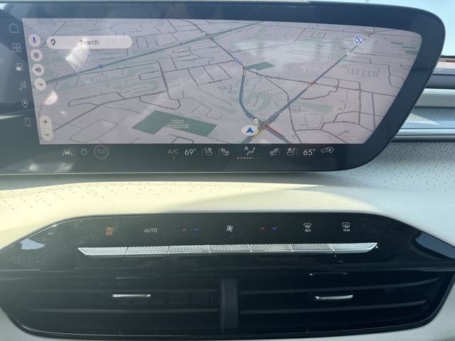 Buick Enclave Vehicle Full-screen Gallery Image 18