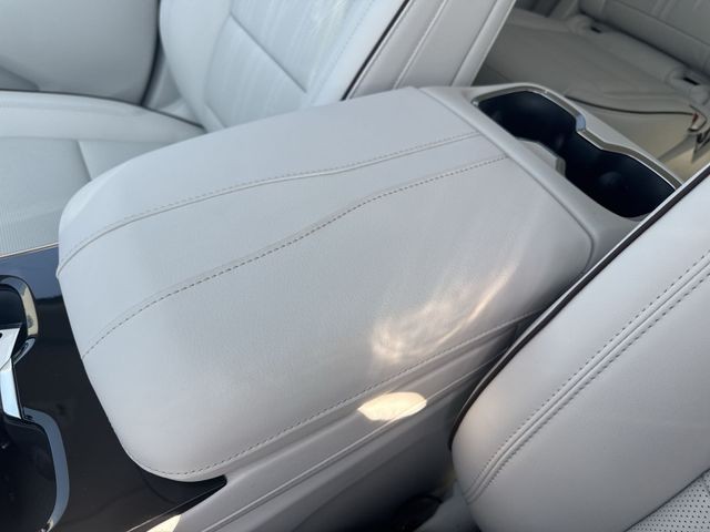 Buick Enclave Vehicle Full-screen Gallery Image 21
