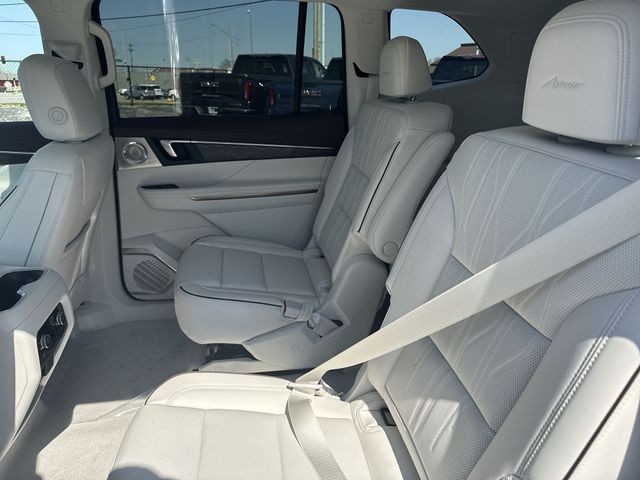 Buick Enclave Vehicle Full-screen Gallery Image 23