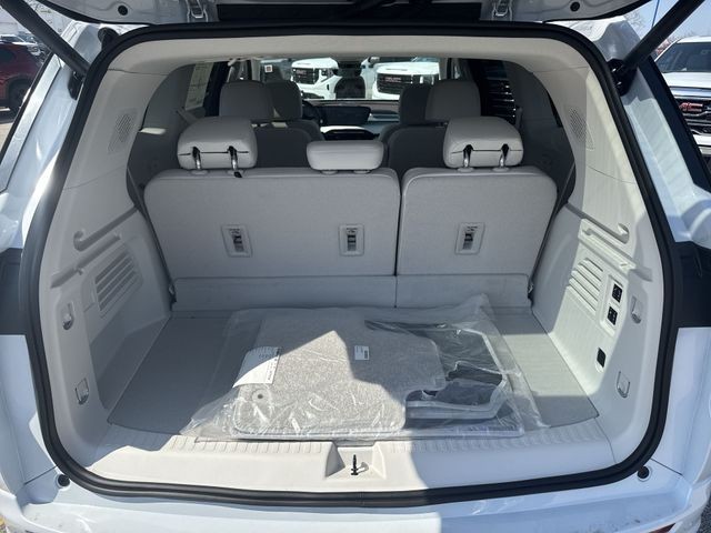 Buick Enclave Vehicle Full-screen Gallery Image 25