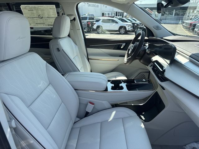 Buick Enclave Vehicle Full-screen Gallery Image 26