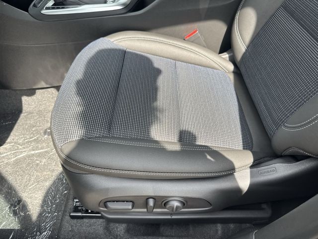 Buick Envista Vehicle Full-screen Gallery Image 12