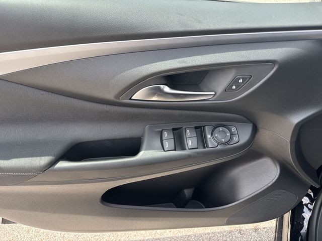 Buick Envista Vehicle Full-screen Gallery Image 13