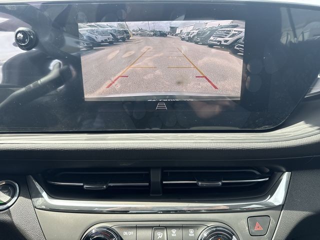 Buick Envista Vehicle Full-screen Gallery Image 17