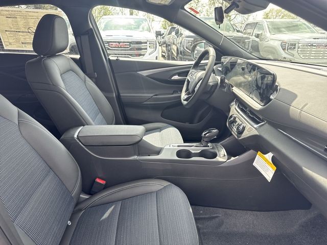 Buick Envista Vehicle Full-screen Gallery Image 23