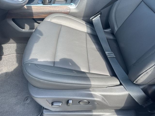 GMC Sierra 1500 Vehicle Full-screen Gallery Image 12