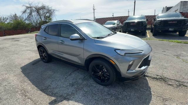 Buick Encore GX Vehicle Full-screen Gallery Image 02