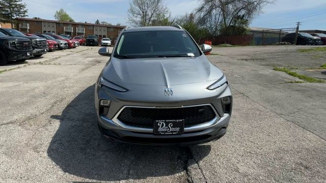 Buick Encore GX Vehicle Full-screen Gallery Image 03