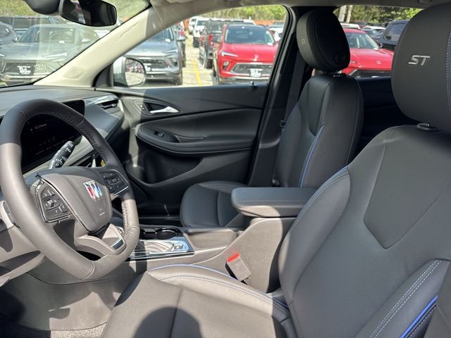 Buick Encore GX Vehicle Full-screen Gallery Image 11