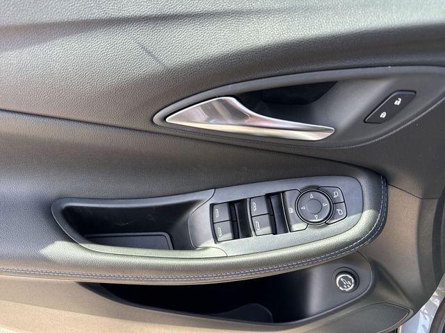 Buick Encore GX Vehicle Full-screen Gallery Image 13