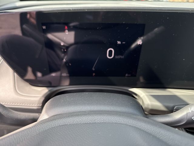 Buick Encore GX Vehicle Full-screen Gallery Image 15