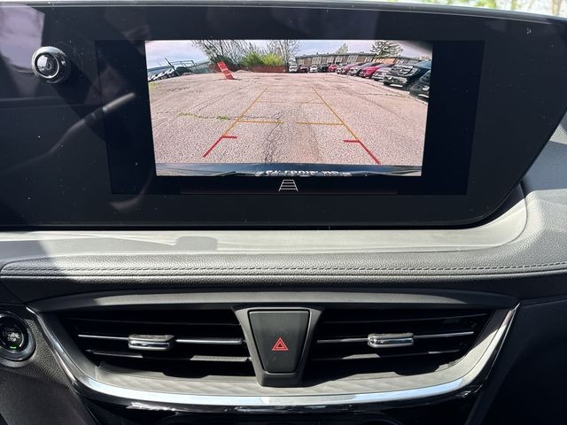 Buick Encore GX Vehicle Full-screen Gallery Image 17