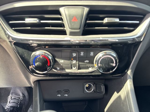 Buick Encore GX Vehicle Full-screen Gallery Image 18