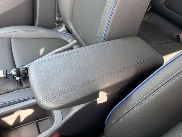 Buick Encore GX Vehicle Full-screen Gallery Image 20