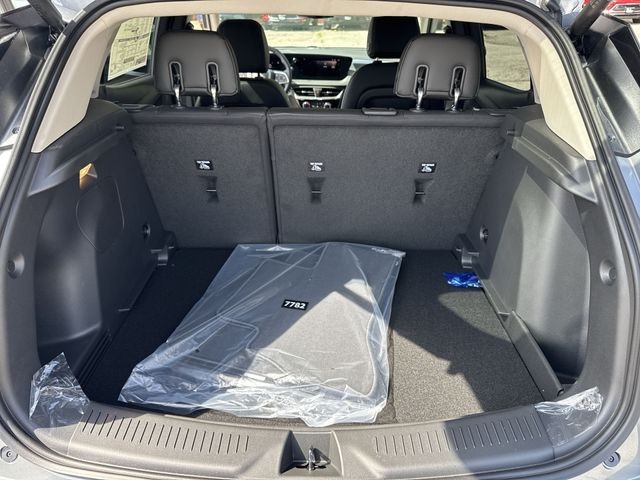 Buick Encore GX Vehicle Full-screen Gallery Image 22