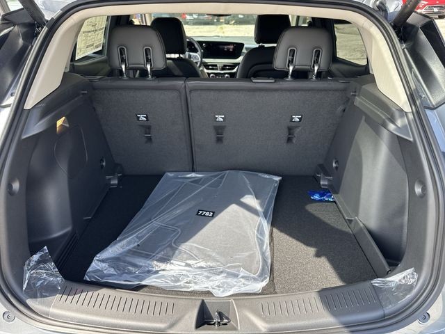 Buick Encore GX Vehicle Full-screen Gallery Image 23