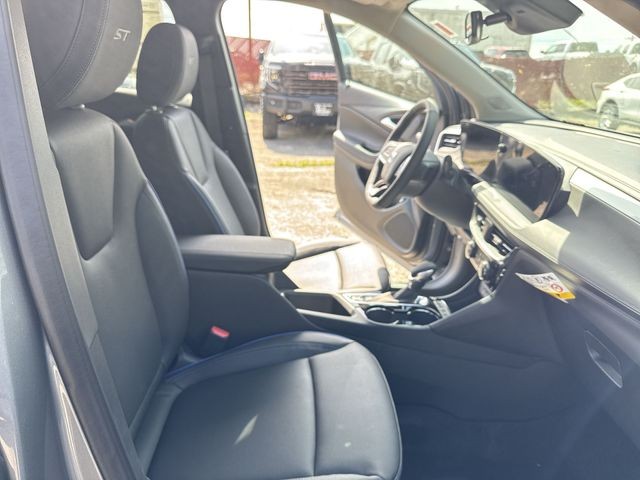 Buick Encore GX Vehicle Full-screen Gallery Image 24