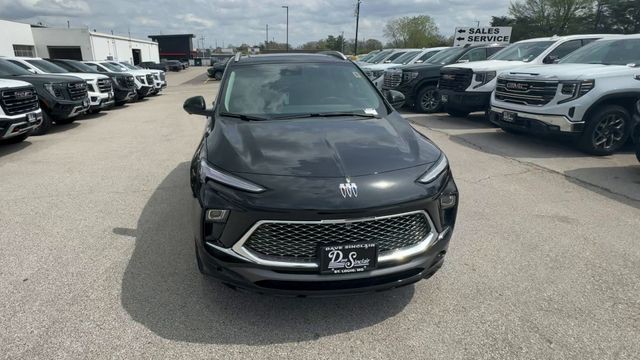 Buick Encore GX Vehicle Full-screen Gallery Image 03